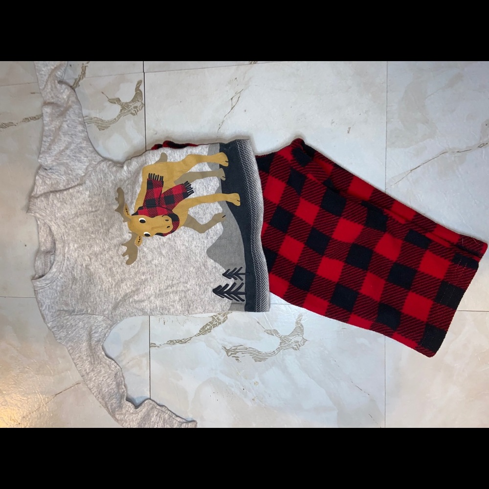 Carter’s Christmas pajamas size 18 months